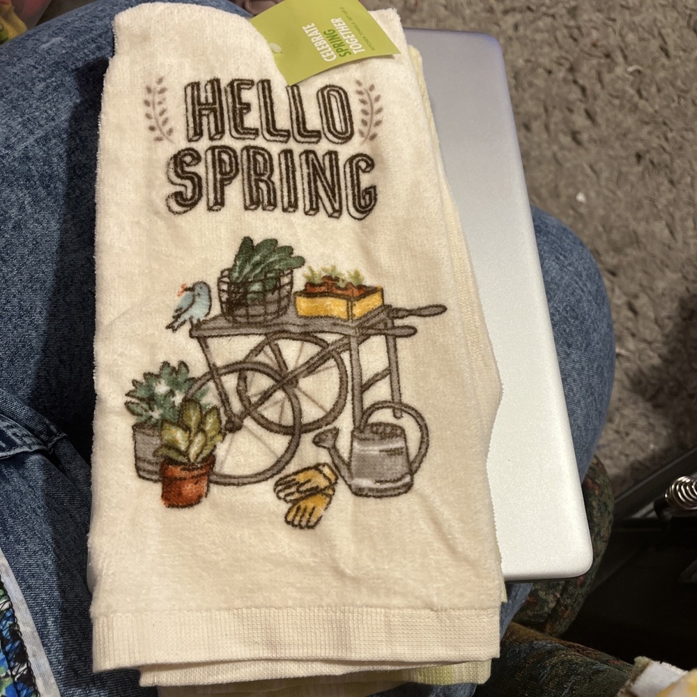 KOHL'S Celebrate Spring Together 2 Kitchen Towels ~ Off-white & Green NEW w/ Tag
